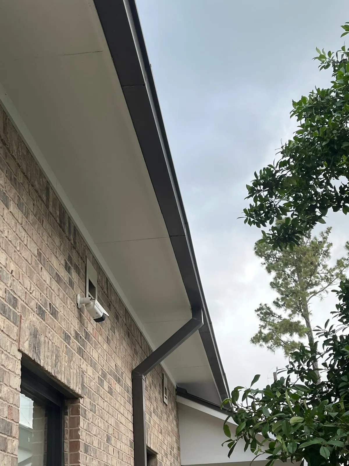 What Are Seamless Gutters? The Complete Homeowner's Guide