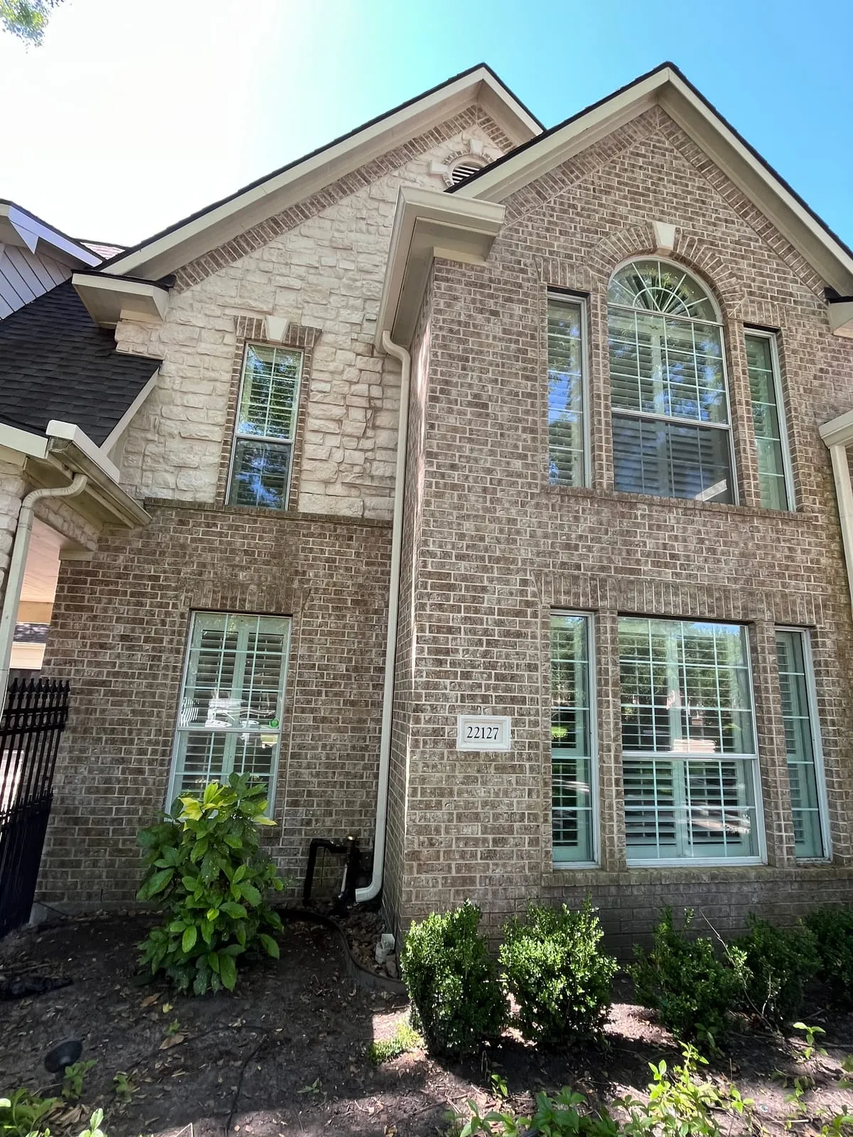 What Size Gutters Do I Need? A Simple Calculator for Houston Homes
