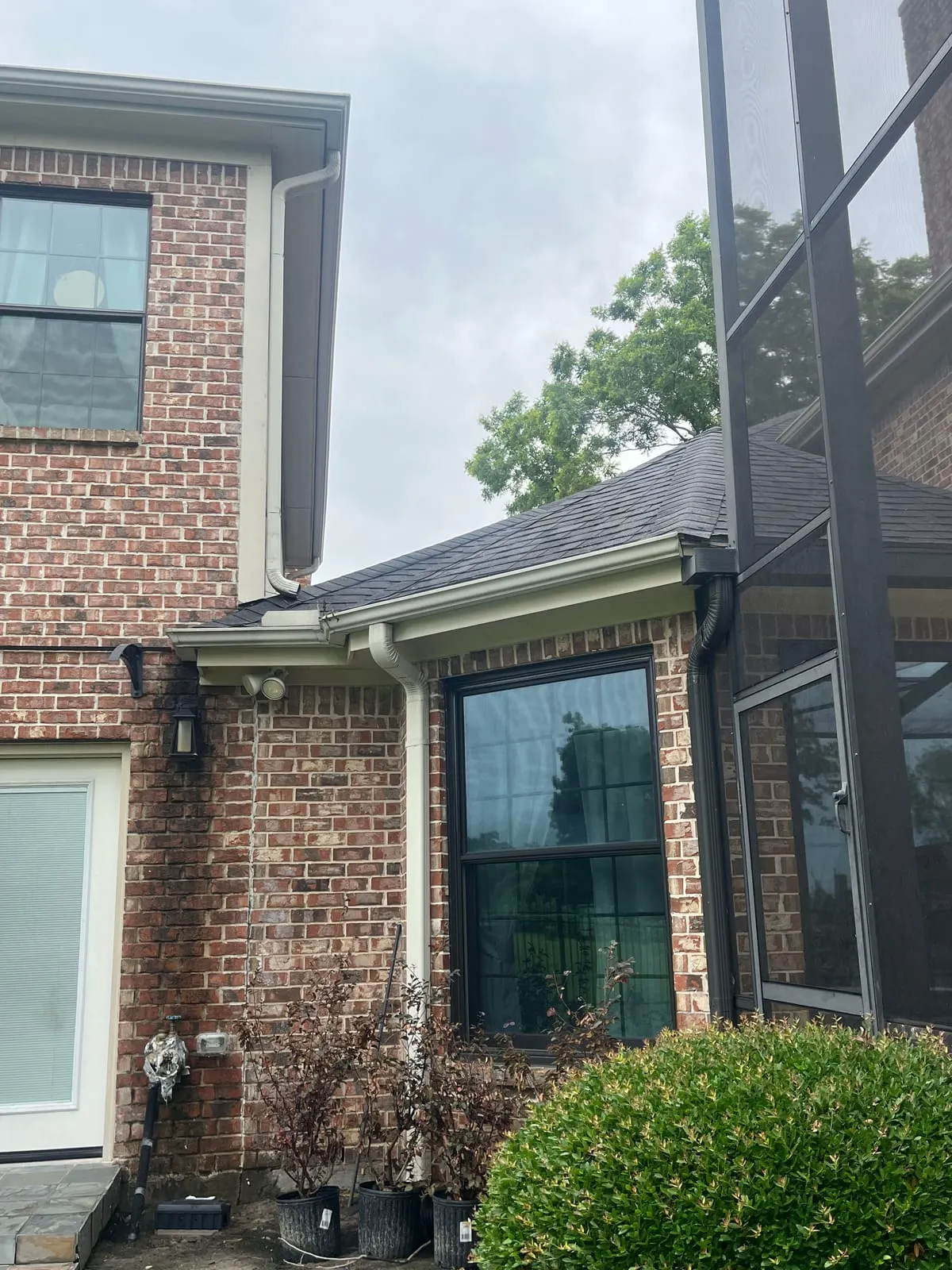 The Complete Seasonal Gutter Maintenance Checklist for Houston
